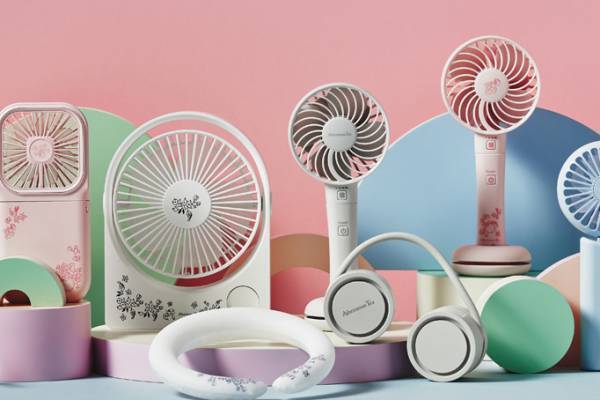 アフタヌーンティー・リビング24年夏、淡色ハンディファンや“ひんやり”シャーベットネックリング