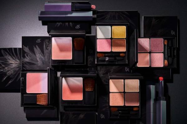 B.A24年秋コスメ -“まるで花びら”高発色＆美容液発想ベース付き4色アイシャドウ、グラデチークも