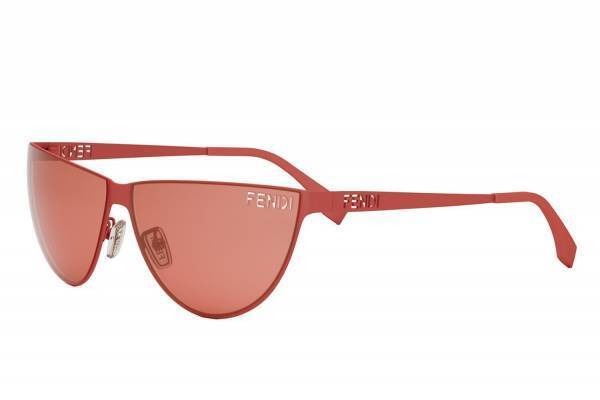 フェンディ24年春夏ウィメンズアイウェア、“羽のように軽い”メタルフレームのキャットアイモデルなど