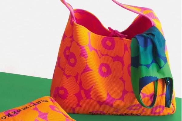 マリメッコ“ヴィヴィッドカラー”のニットバッグ、「ウニッコ」柄やストライプ柄のショルダーバッグなど