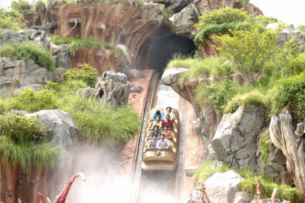 東京ディズニーリゾートの夏イベント、“びしょ濡れMAX”のスプラッシュ・マウンテンや新作グッズ