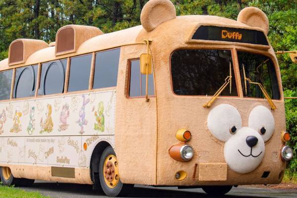 「ダッフィーバス」愛知や山形で展示 - ぬいぐるみと同素材“ふわふわ”ボディに触れる＆写真撮影も