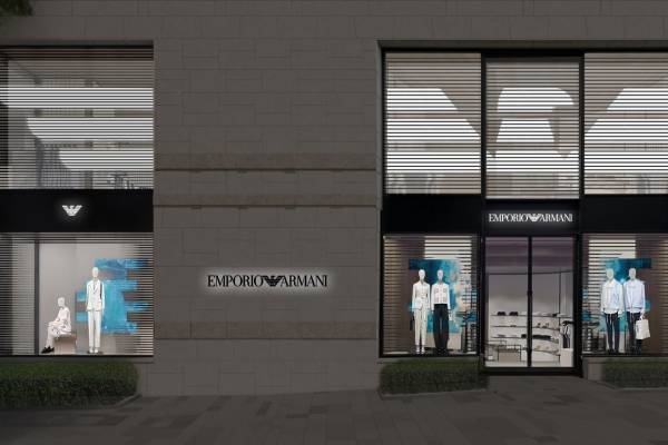 エンポリオ アルマーニの“国内最大級”路面店が六本木けやき坂通りに、オープン記念限定アイテムも