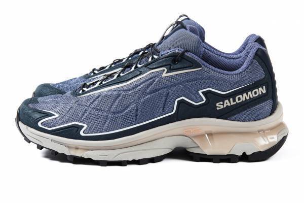 サロモンのスニーカー「XT-SLATE」ソフ限定カラー、“濃淡ネイビー”のワッフル状アッパーで