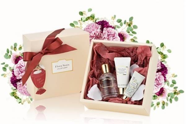 フローラノーティス ジルスチュアート24年母の日、好みのハンドクリーム＆ヘアオイル入り限定キット