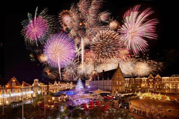 長崎・ハウステンボスで「九州一 大花火まつり」西日本最大級の22,000発をオーシャンビューで