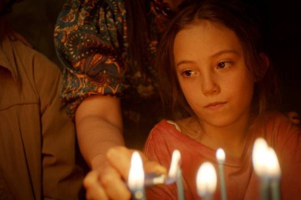 映画『夏の終わりに願うこと』少女の揺れ動く感情を描く、“メキシコ映画界の新鋭”リラ・アビレス監督