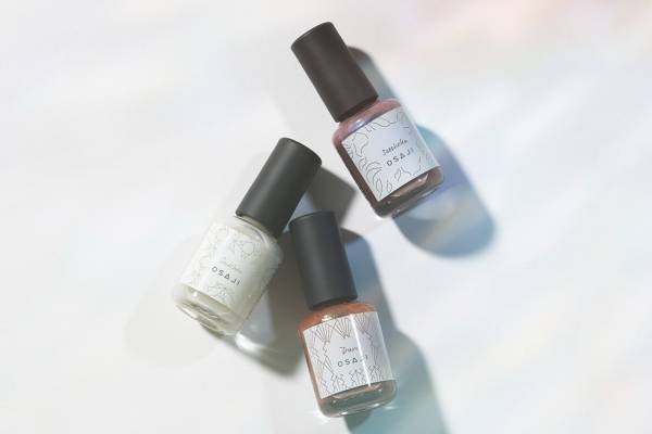 オサジの24年夏ネイル、人気カラーが限定復刻！“レインボーラメ煌めく”儚げ乳白色など全3色