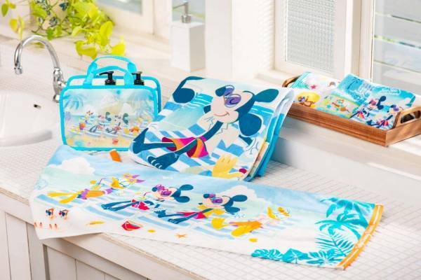 東京ディズニーリゾート夏限定グッズ、“浮き輪で遊ぶ”チップ＆デールのぬいぐるみバッジやカチューシャ