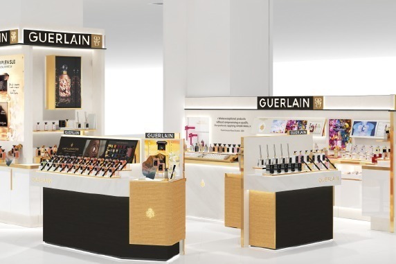 「ゲラン」京都初のフレグランス専門店オープン、「ラール エ ラ マティエール」など全ての香水を用意