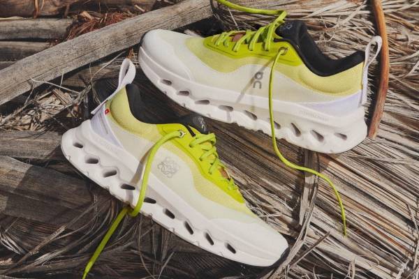 ロエベ×オンのコラボスニーカー「クラウドティルト2.0」メッシュなど多層構造アッパー×アナグラム入り