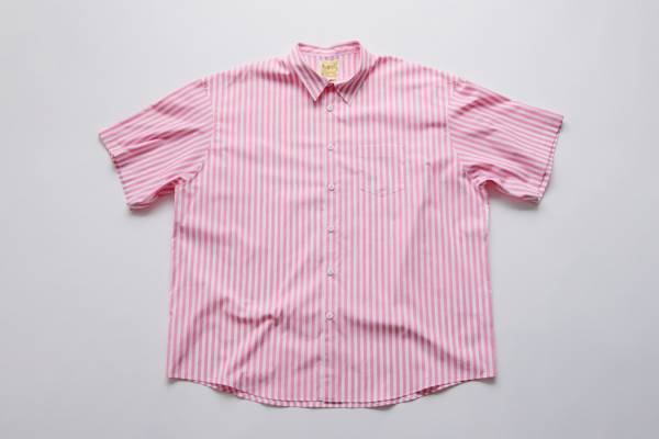 ディガウェル×ミンナノ、ビッグサイズのストライプ半袖シャツ＆バギーショーツ