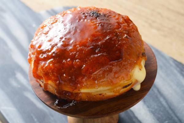 生仕立てドーナツ専門店「ミルクドドレイク」東京に初上陸、“まるでクリームブリュレ”限定フレーバーも