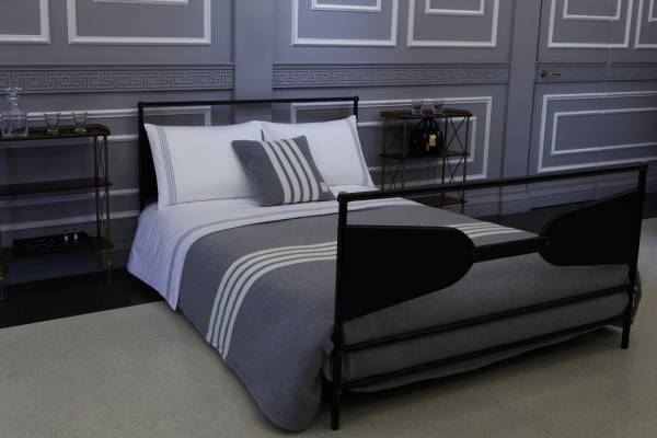 トム ブラウン初「ホームコレクション」阪急うめだ本店に、「アニマル・バッグ」カスタマイズも