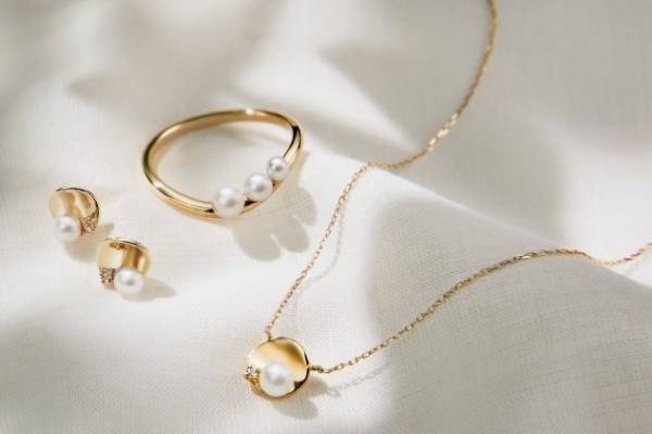 4℃のパールジュエリー、可憐なベビーパール×イエローゴールド煌めくブレスレットやネックレス