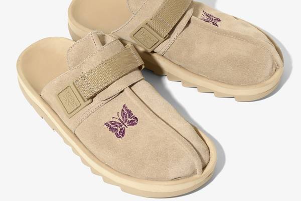 ニードルズ×リーボック“スライドタイプ”のコラボサンダル「ビートニック」紫のパピヨン刺繍入り