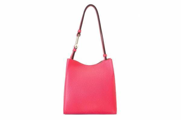 フルラ24年秋ウィメンズ、シンプルなバケットバッグや“マーブル模様”留め具のクロスボディバッグ