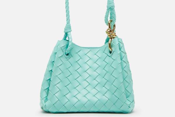 ボッテガ・ヴェネタ24春夏ウィメンズバッグ「アンディアーモ」“編み込み”レザーのボディ＆ストラップで