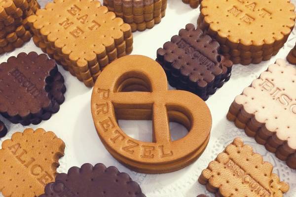 「なごや文具の博覧会」松坂屋名古屋店にノートやシールなど“約6000種”集結、菓子モチーフの革小物も