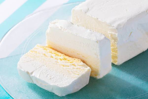 生クリーム専門店ミルク「生クリームアイスケーキ」冷凍でスッキリ優しい口どけ、解凍でとろ～り濃厚に
