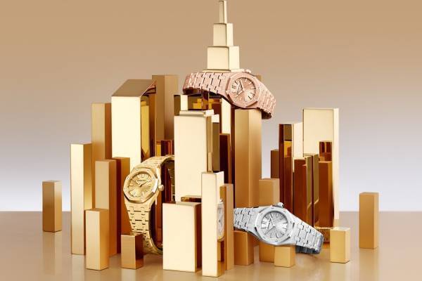 オーデマ ピゲ「ロイヤル オーク」ウィメンズ腕時計、輝くゴールドケース＆“格子柄”ダイヤル