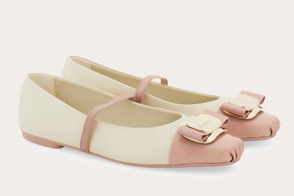 フェラガモ“リボン華やぐ”メリージェーン、バイカラーやデニム素材の24年秋冬新作