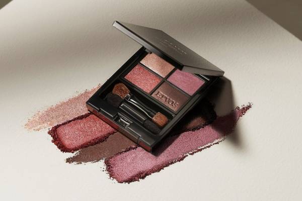 エトヴォス人気アイシャドウ「ミネラルクラッシィシャドー」に“レッドニュアンス”の24年秋冬限定色