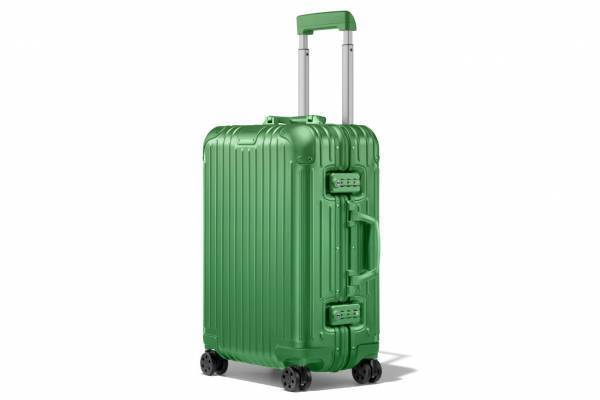 リモワのスーツケース「オリジナル」“宝石”着想カラー、エメラルドのアルミニウム製キャリー