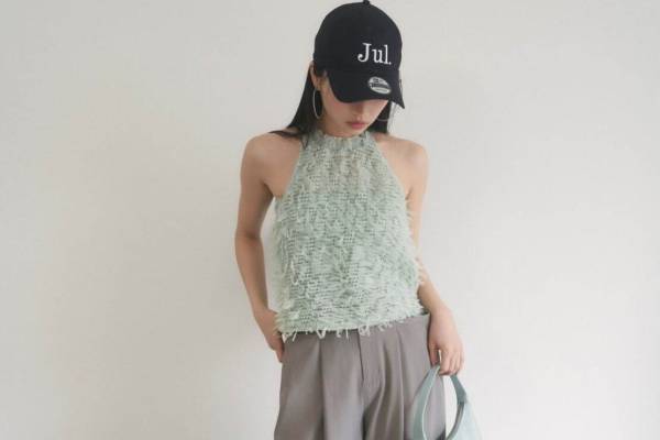 スナイデル“フリンジ風”チュールブラウス＆草花柄のシフォンプリーツワンピースなど