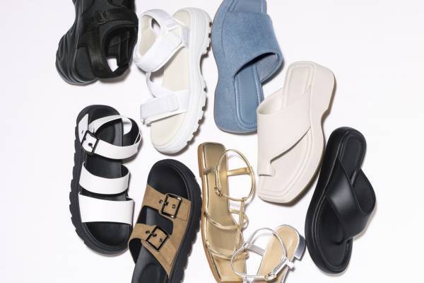 GUの24年夏ウィメンズサンダル、厚底ソールや“抜け感”細めストラップのサンダル