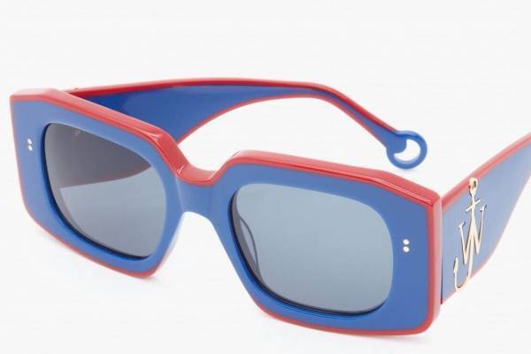 JW アンダーソン新作サングラス、アイコンバッグ「ツイスター」着想“ねじれ”効かせたアセテートフレーム