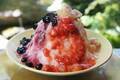 “果肉たっぷり”魅惑のフルーツかき氷、ごろごろベリー＆いちじくジャム - 和菓子のお亀堂から