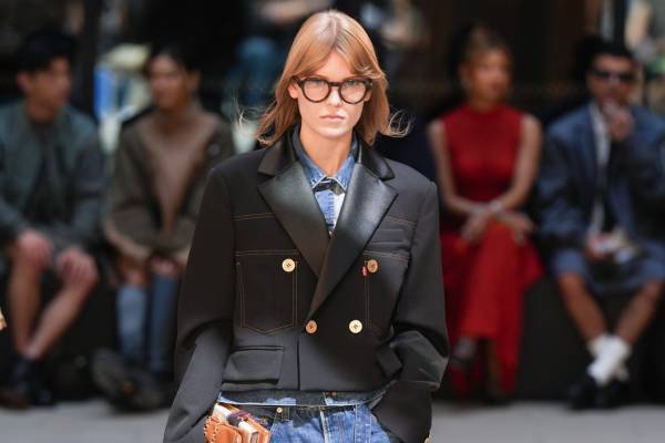 sacai 2025年春夏コレクション - 対比が織りなすダイナミズム