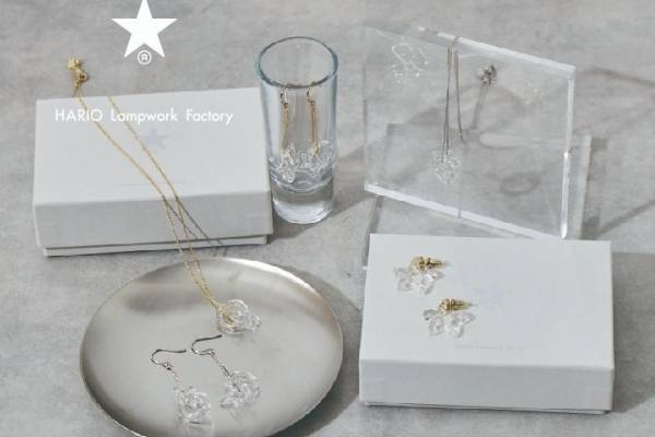 コンバース トウキョウ×ハリオのガラスアクセサリー、立体的な“星型”フープピアスやネックレス