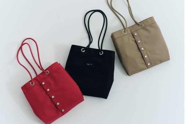 アニエスベー×アダム エ ロペの“カーディガン風”ミニバッグ、スナップボタンを配して