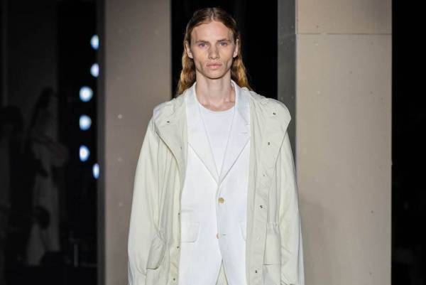 イレニサ 2025年春夏コレクション -〈間〉を彫刻する