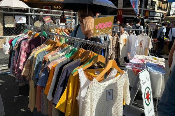 下北沢駅前で「下北沢古着マーケットプラス」8月はアクセサリー・小物をテーマに夏アイテムが集結