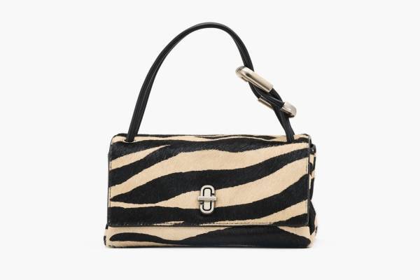 マーク ジェイコブス24年秋ウィメンズ、“猫モチーフ”のバレリーナシューズやゼブラ柄ミニバッグなど