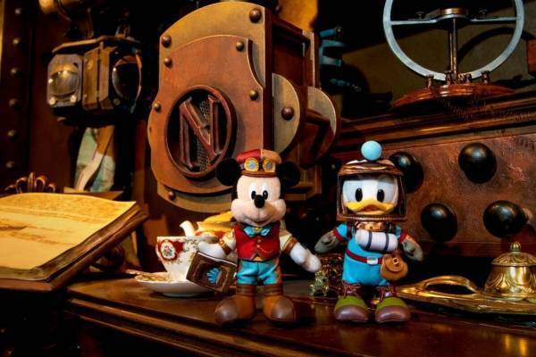 東京ディズニーシー「海底2万マイル」テーマのグッズ、海底世界を探索するミッキーマウス風カチューシャなど