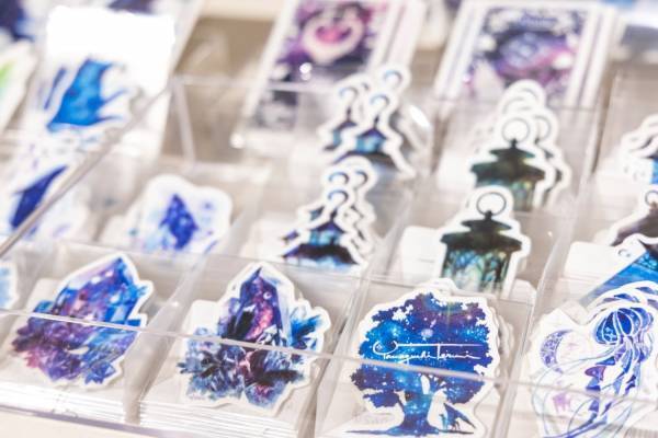 「宙フェス夜市」“星＆宇宙”着想のアクセサリー販売やイラスト展など、大阪・梅田ロフトで