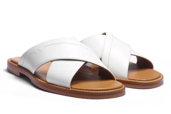 ジェイエムウエストン“レザーをクロス”サンダル＆翼モチーフのレースアップサンダルなど