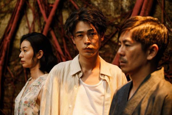 映画『雨の中の慾情』成田凌×中村映里子×森田剛、2人の男と1人の女の数奇なラブストーリー