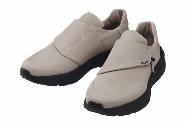 デサントのスニーカー「ヴェルサー」スエードアッパー×ヴィブラムソールや透湿防水設計で