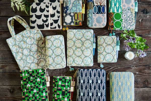 「ほぼ日手帳 2025」スパイファミリーやMOTHER2、パディントンなど多彩な新デザイン