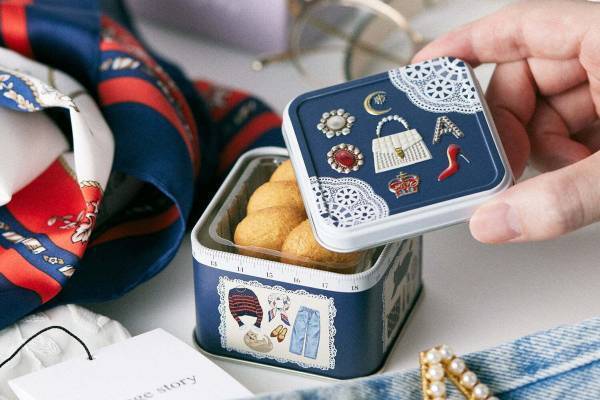 「キラキラクローゼット缶」宝石や洋服が煌めくミニクッキー缶、青山デカーボ×アルページュストーリー