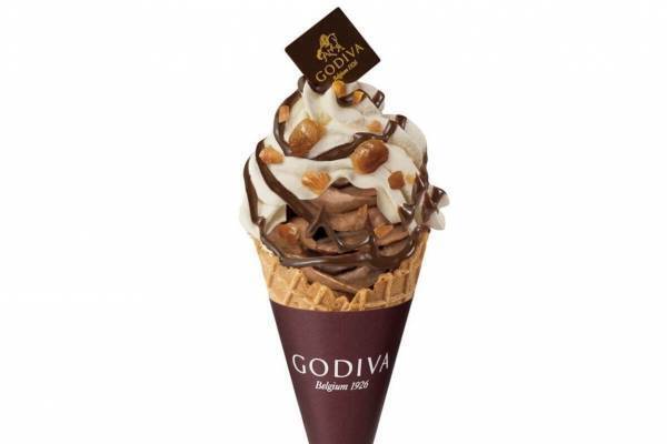 ゴディバの持ち歩ける“特大”ソフトクリーム「メガパフェ」秋限定マロン×とろ～りチョコソースで
