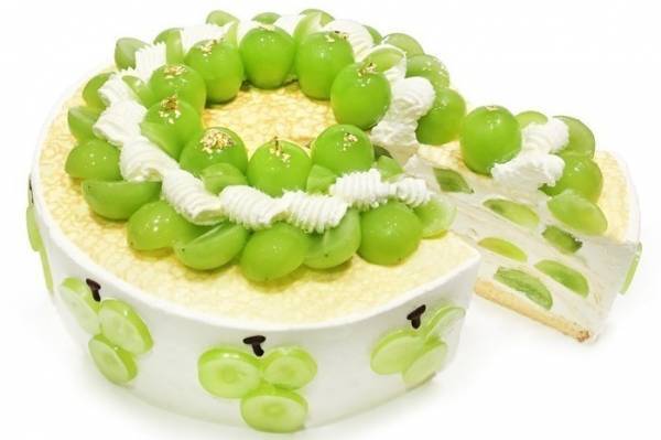 カフェコムサの秋限定「シャインマスカットのミルクレープ」パリッと食感のたっぷり果実×生クリームで