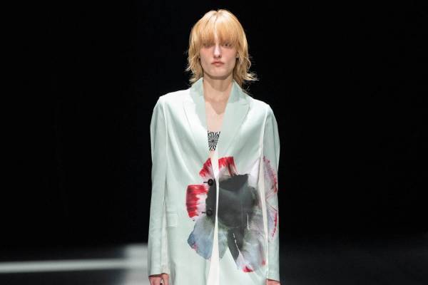 テルマ 2025年春夏コレクション - 表情豊かな素材でフォーマルを解体