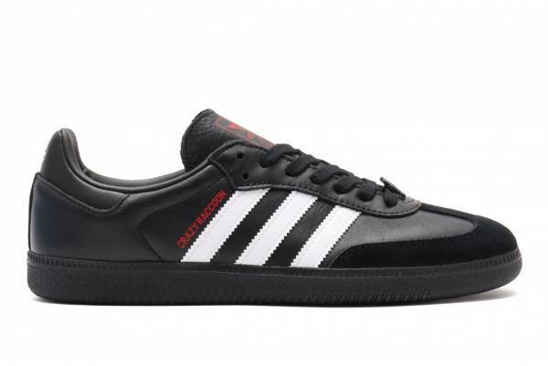 アディダス オリジナルス「サンバ」"赤ロゴ”入り黒スニーカー、アトモス×クレイジー ラクーンとコラボ