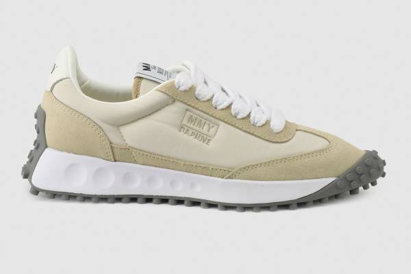 メゾン ミハラヤスヒロのロペ限定「ダフネ」ウィメンズスニーカー、凹凸ソールの濃淡ベージュ色